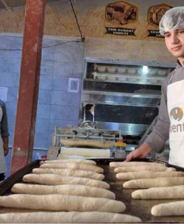 Hem okul hem imalathane! Günde 14.000 adet üretiliyor: Öğrenciler sadece okumuyor para da kazanıyor