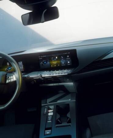 Yenilenen Opel Astra sahneye çıkıyor! 454 kilometrelik menziliyle işte yeni makyajlı Opel Astra 2026