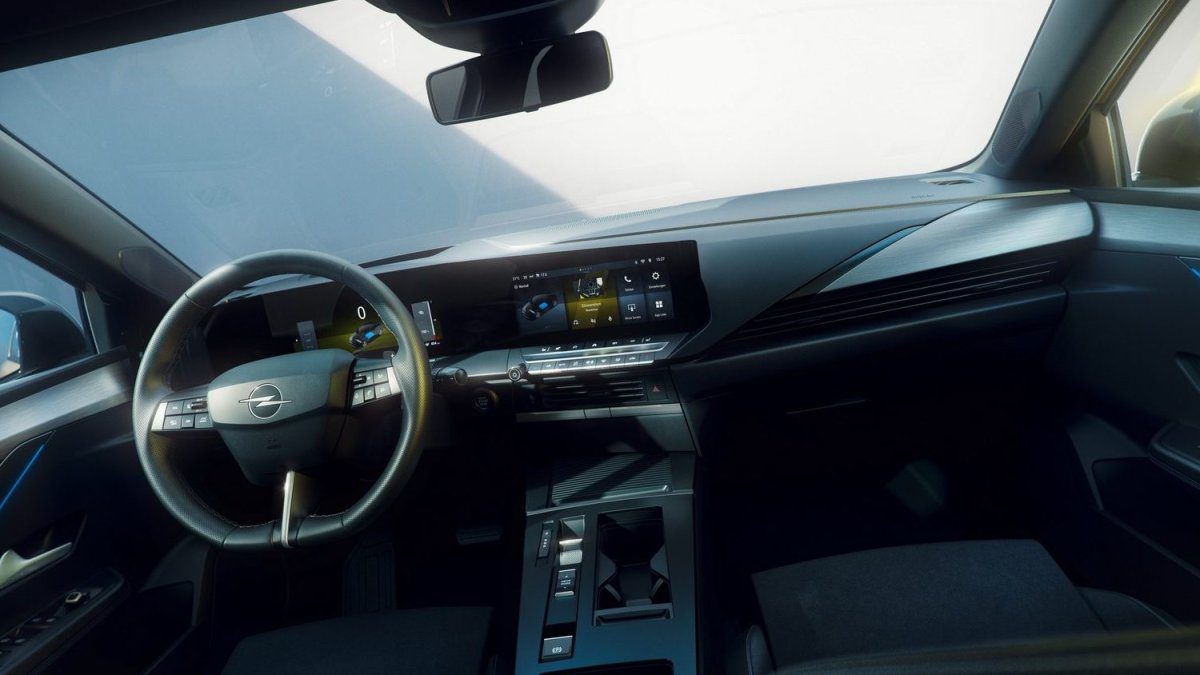 Yenilenen Opel Astra sahneye çıkıyor! 454 kilometrelik menziliyle işte yeni makyajlı Opel Astra 2026