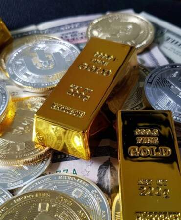 Fed Kararı sonrası piyasalarda tansiyon yükseldi: Altın kritik seviyeyi aştı, euro ve gümüşten rekor