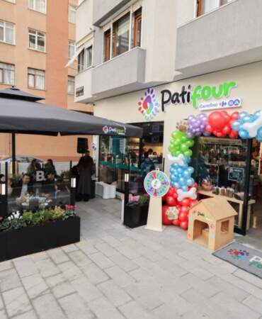 CarrefourSA’nın yeni nesil evcil hayvan yaşam alanı PATiFOUR açıldı