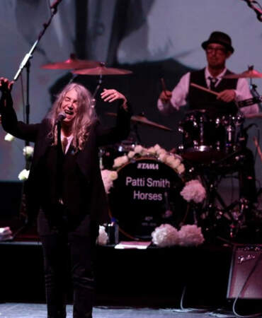 Rock müziğinin efsanesi Patti Smith İstanbul’da konser verecek