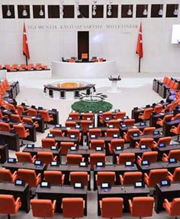 Meclis’te ‘taciz’ skandalında cezalar kesinleşti