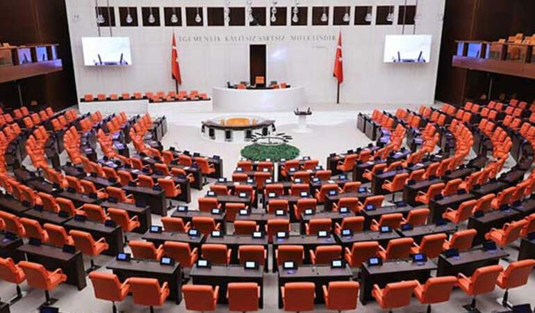 Meclis’te ‘taciz’ skandalında cezalar kesinleşti