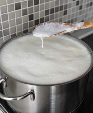 Kaymak tadında yoğurt sırrı! Sütü mayalamadan önceki o kritik 2 dakika