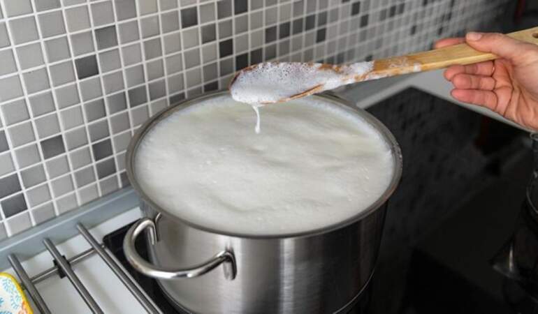 Kaymak tadında yoğurt sırrı! Sütü mayalamadan önceki o kritik 2 dakika