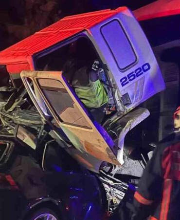 Giresun’da feci kaza! Otomobil tırla çarpıştı: 3 ölü
