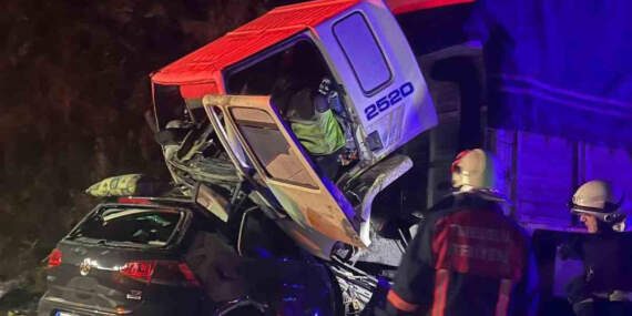 Giresun’da feci kaza! Otomobil tırla çarpıştı: 3 ölü