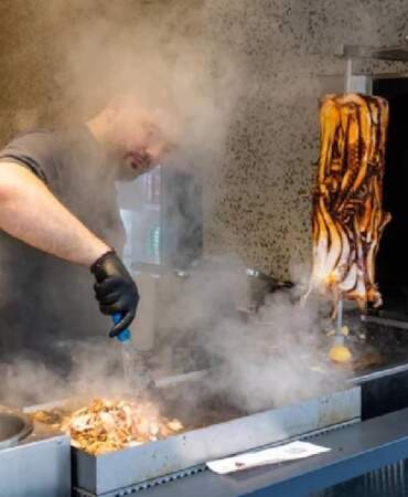 Ne etten yapılıyor ne de tavuktan! Bu döner bir başka: Almanya’nın yeni nesil döneri için kuyruklar uzuyor