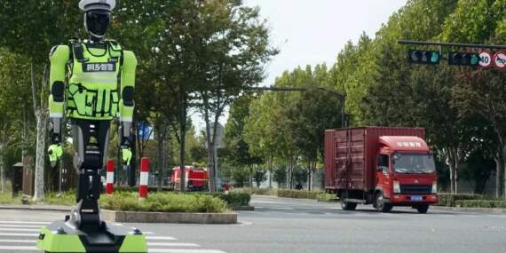 Hangzhou’da yapay zeka devrimi: Hangxing No 1 trafik robotu ilk mesaisini yaptı