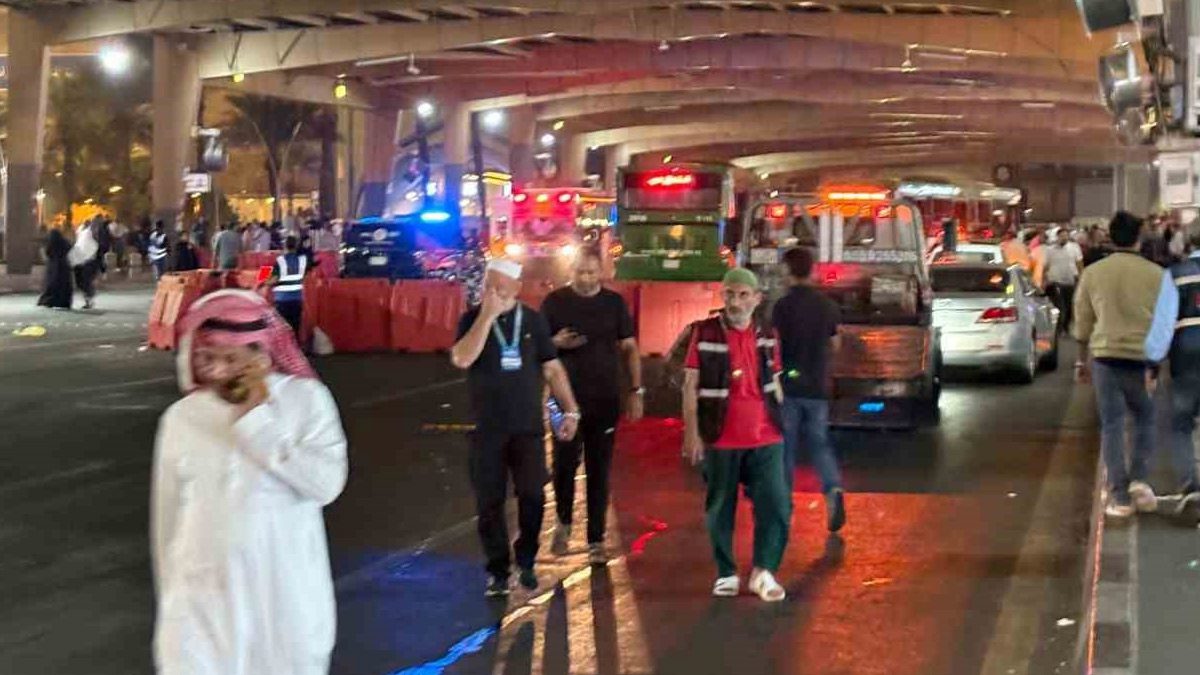 Mekke’de umrecileri taşıyan araç Türk kafilesine çarptı: Ölü ve yaralılar var