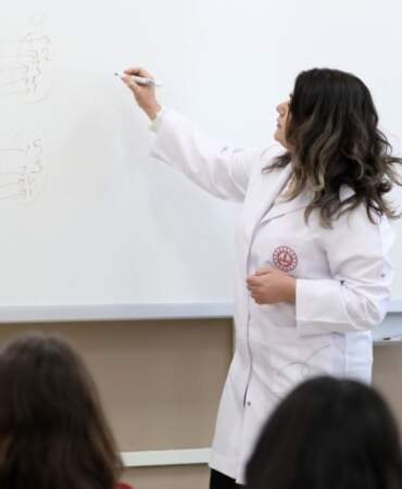 Fenomen öğretmenlere inceleme: Sosyal medya hesapları mercek altında