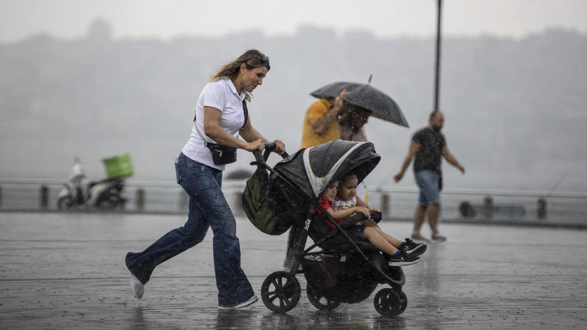 İstanbul’da kış fren yaptı: Soğuk yok, yağmur var