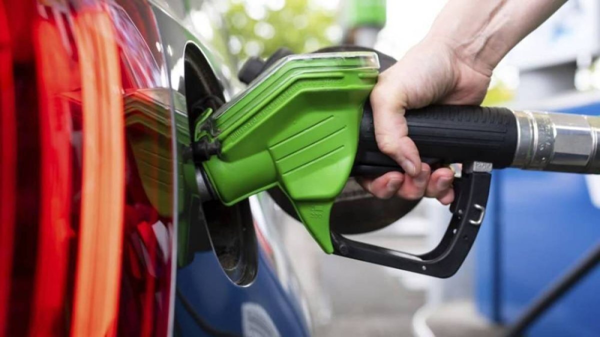 Akaryakıtta tabela değişti: Motorine bir haftada ikinci zam