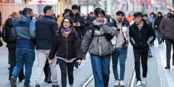 15 milyon genç ailesinden alacağı harçlığa muhtaç
