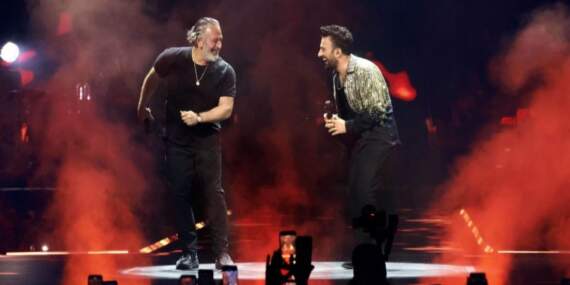 Tarkan ve Cem Yılmaz aynı sahneye çıkmıştı! Sosyal medyayı sallayan yaş tartışmasına Cem Yılmaz’dan cevap geldi