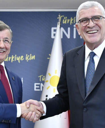 Davutoğlu’ndan Dervişoğlu’na tebrik telefonu: İki lider güncel siyaseti konuştu