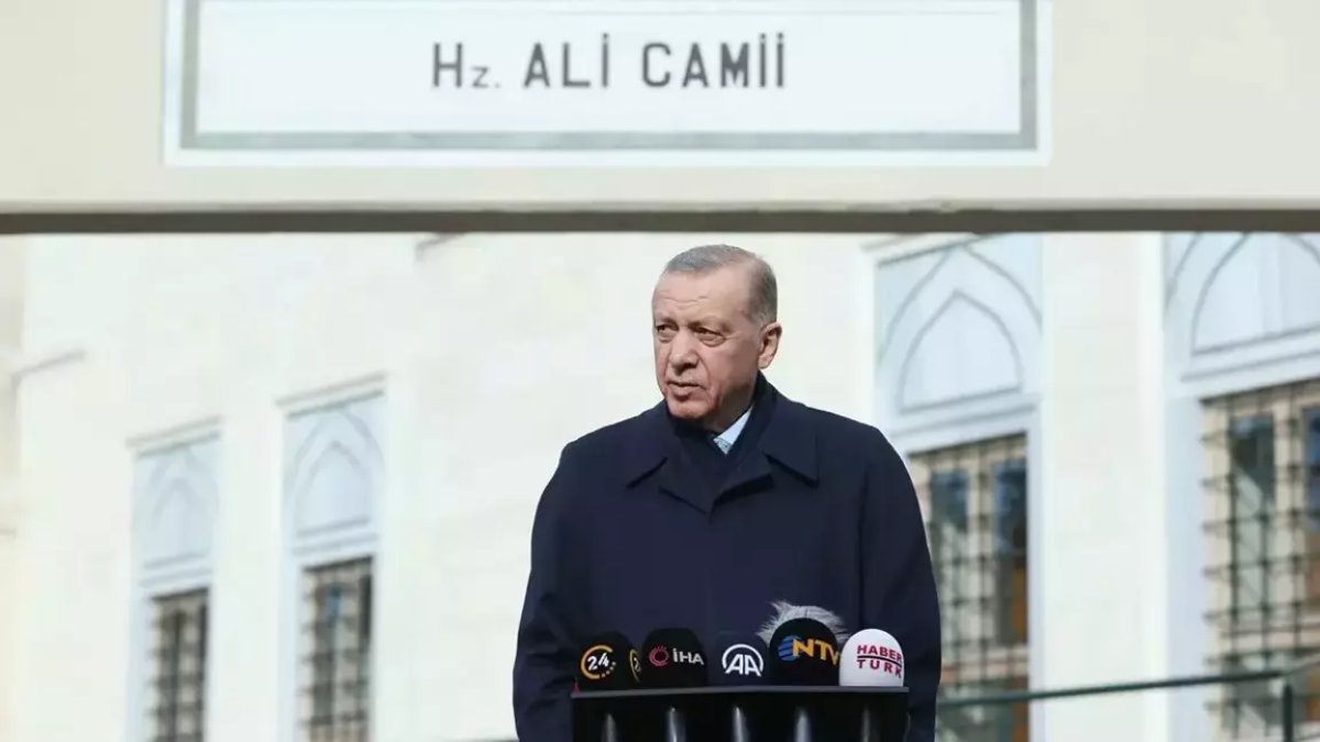 Erdoğan, cuma namazını Hz. Ali Camisi’nde kıldı
