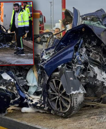 Otoyolda katliam gibi kaza: Gişeye girmek isteyen otomobile otobüs çarptı
