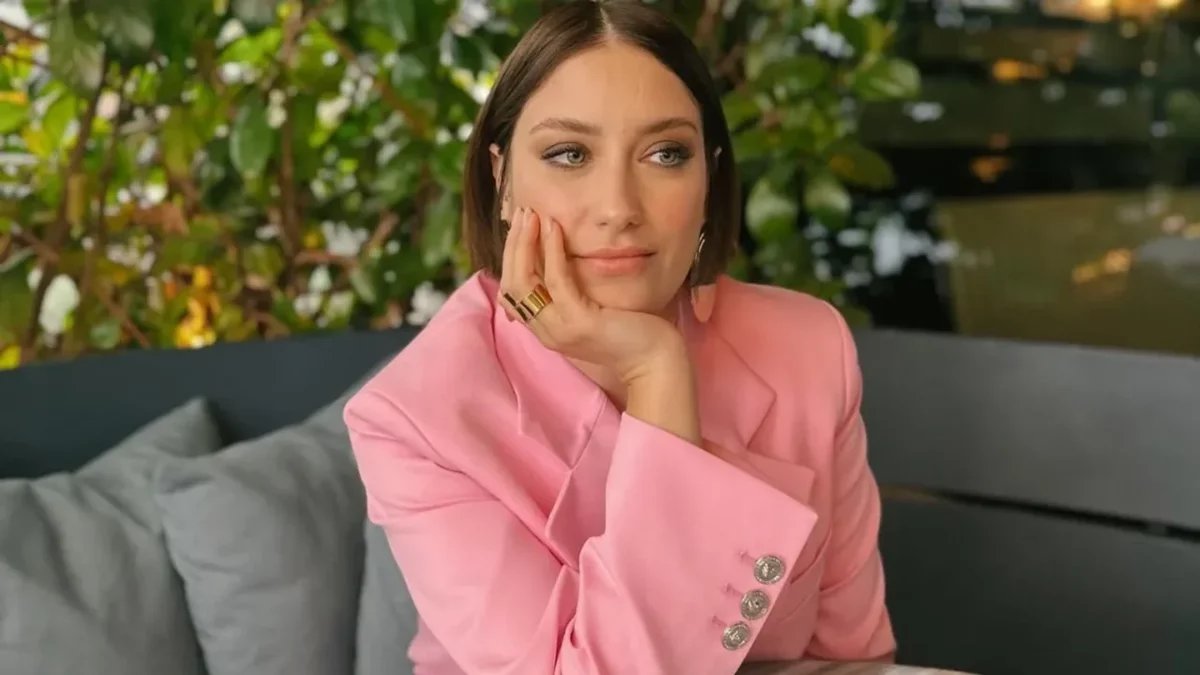Hazal Kaya’dan Meryem Uzerli açıklaması! “Yaşlan be kadın” sözlerinin perde arkası aralandı