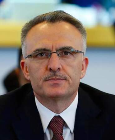 Eski Hazine Bakanı Naci Ağbal, Aksa Enerji’nin CEO’su oldu