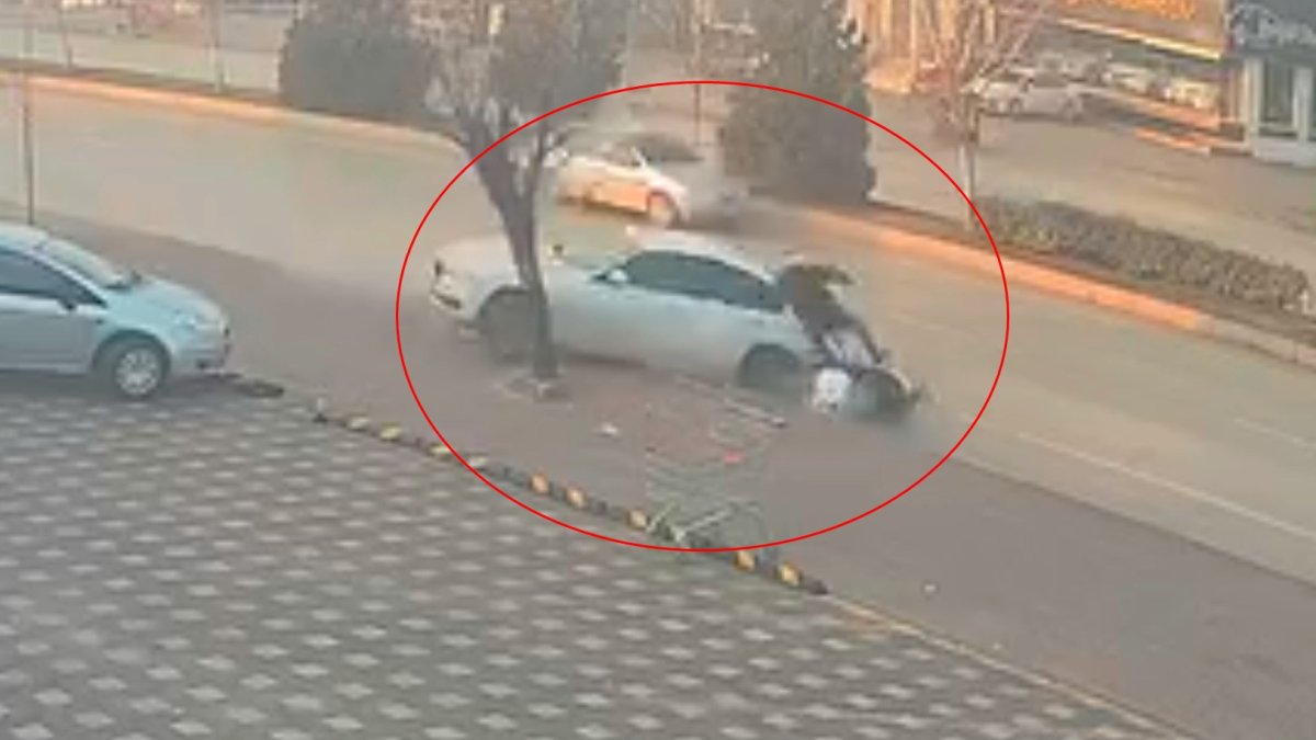 Bursa’da dehşet anları: Otomobil önce motosiklete sonra ağaca çarptı!