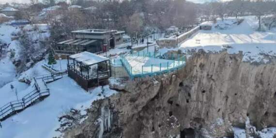 Yüzlerce metre yükseklikteki cam teras turistlerin yeni gözdesi oldu! Çevre illerden akın ediyorlar: Tarih, doğa, adrenalin…