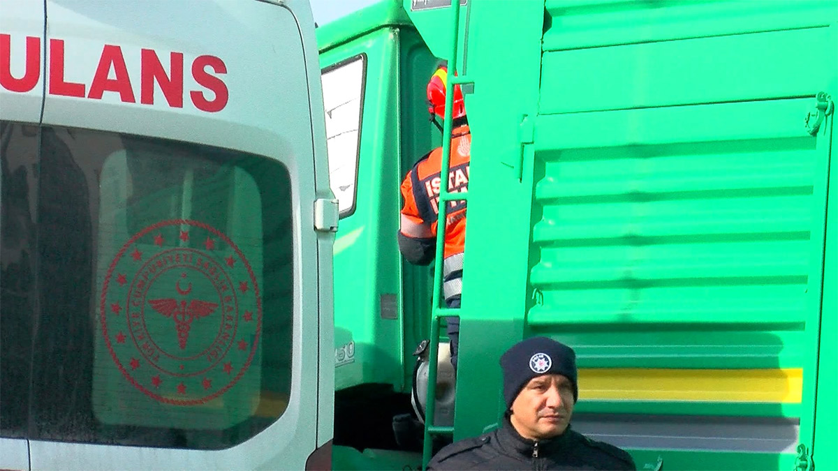 Başakşehir’de acı olay! Kamyonu tamir etmeye çalışan şoför kabinin altında kaldı