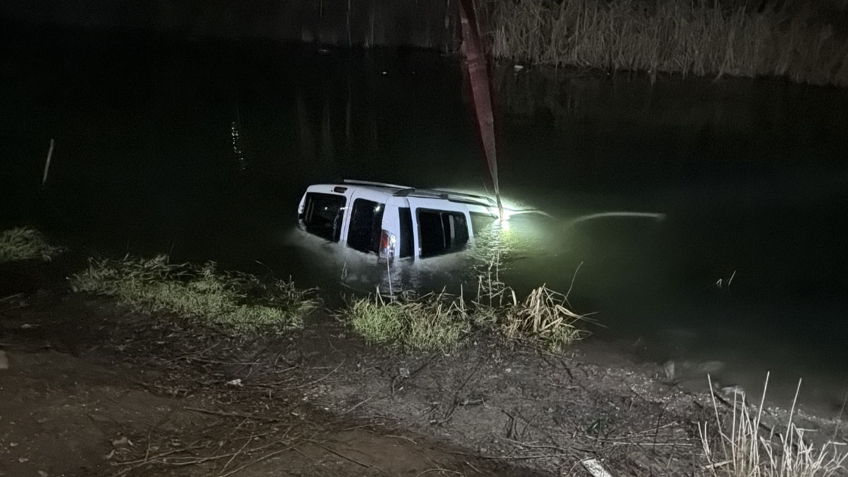 Eskişehir’de el freni çekilmeyen araç Porsuk Çayı’na düştü