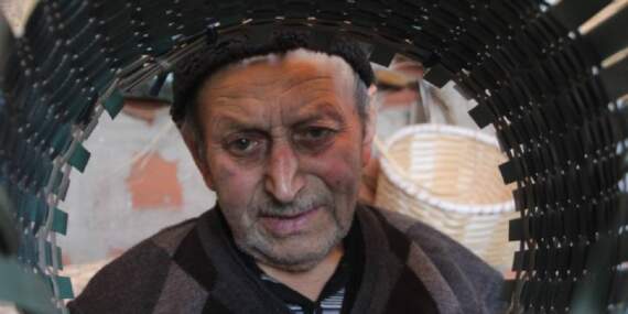 Ömrünü bu işe adadı! 10 yaşında başladı 88 yaşında devam ediyor: ‘Artık satılması için değil vakit geçirmek için örüyorum’
