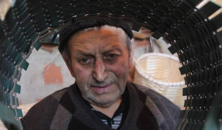 Ömrünü bu işe adadı! 10 yaşında başladı 88 yaşında devam ediyor: ‘Artık satılması için değil vakit geçirmek için örüyorum’