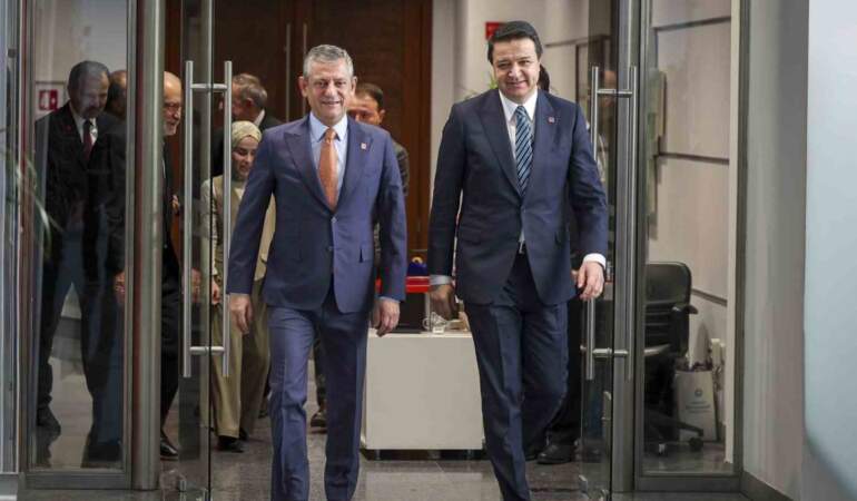 Özgür Özel ile Mahmut Arıkan görüştü: Gündemde erken seçim, ekonomi ve emekli maaşları vardı