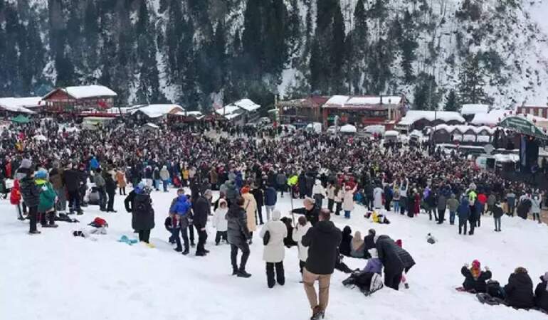 Kış turizminin yeni rotası Karadeniz oldu: Uzungöl ve Ayder’e 230 bin kişilik rekor akın