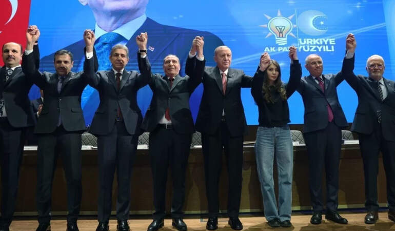 Dört belediye başkanı daha AK Parti’ye katıldı
