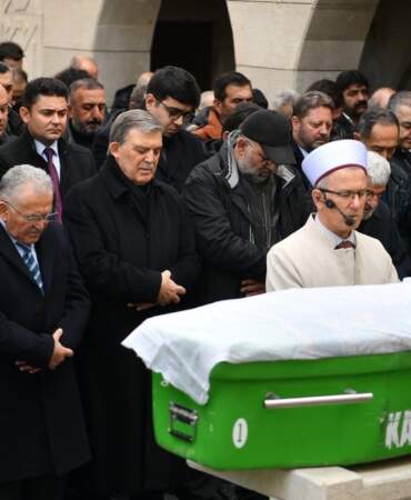 Abdullah Gül, yengesinin cenazesine katıldı