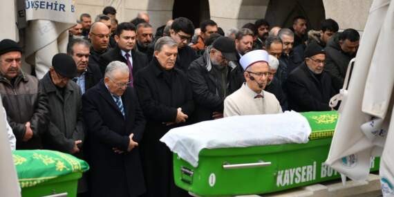 Abdullah Gül, yengesinin cenazesine katıldı