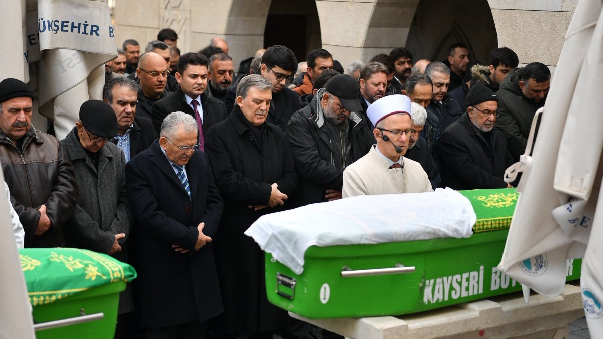 Abdullah Gül, yengesinin cenazesine katıldı