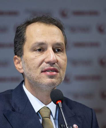 Erbakan’dan AK Parti’ye geçen başkanlara sert tepki: Maalesef omurgalı duramadılar