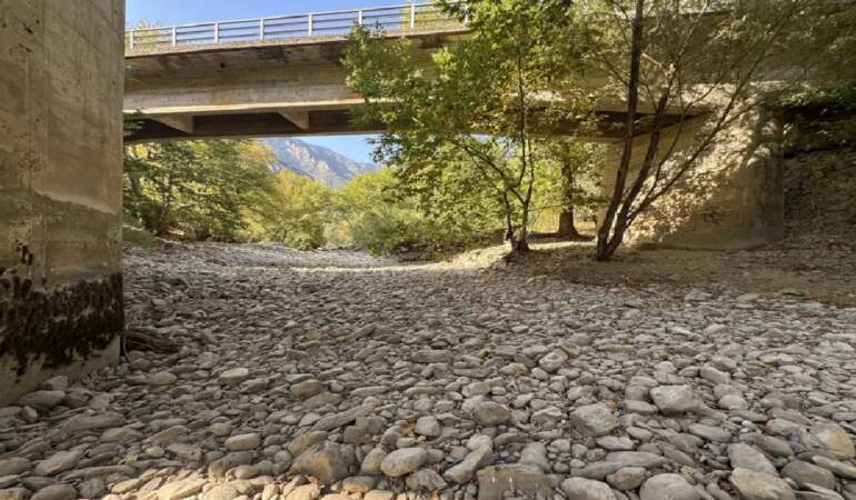 Neredeyse tamamen kurumuştu… Son yağışlar yüzleri güldürdü! Gürül gürül akıyor