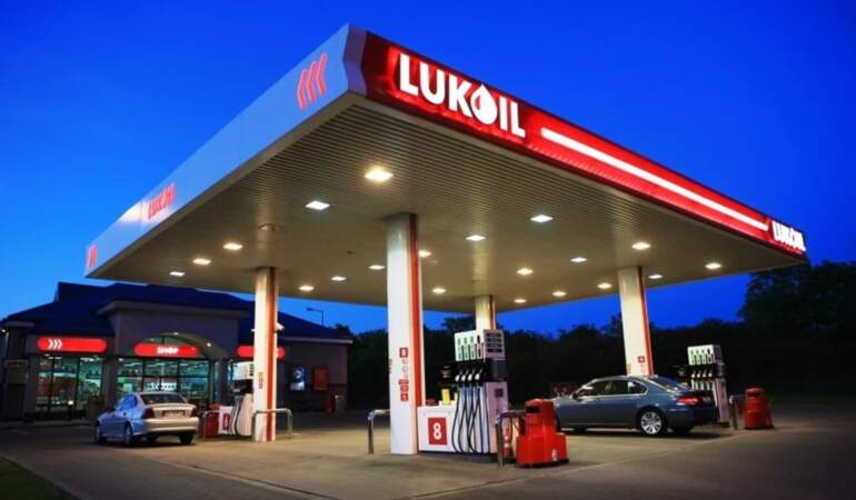 Lukoil, uluslararası varlıklarını Amerikan şirket Carlyle’ye satacak