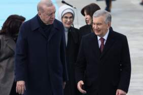 Erdoğan, Özbekistan Cumhurbaşkanı Mirziyoyev’i havalimanında karşıladı