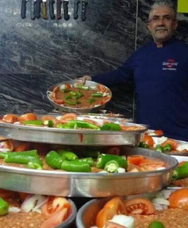 10 yaşında pişirmeye başladı, tescilli ürünü herkese sundu! Bu lezzet gerçekten damak çatlatıyor: Porsiyonu 220 TL