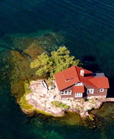Google Maps’te bile zor görünüyor! Dünyanın en küçük adası: 1 ev ve 1 ağaçtan oluşuyor