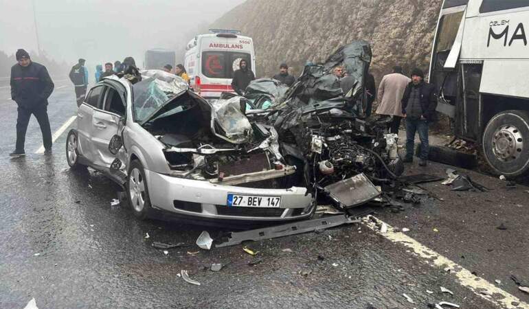 Gaziantep-Şanlıurfa yolunda sis nedeniyle zincirleme kaza: Çok sayıda araç birbirine girdi