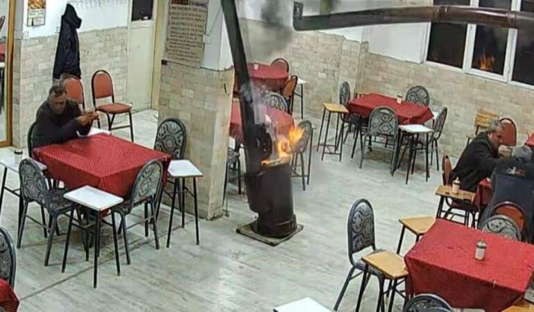 Güzel koksun diye sobaya döktü, facianın eşiğinden dönüldü! Soba bomba gibi patladı: Kimse istifini bozmadı