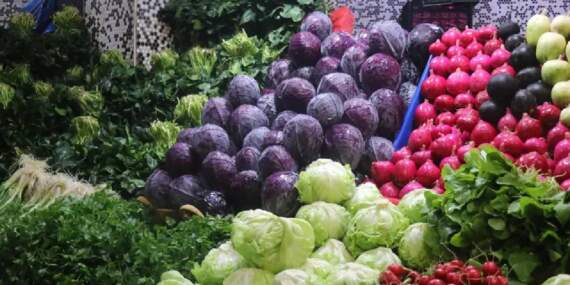Kış sebzeleri tezgahları süsledi! Pazarın gözdesi belli oldu: Kilosu 100 TL’den satılıyor