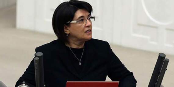 Bakan Bak açıkladı: Leyla Zana’ya küfürlü tezahürata soruşturma