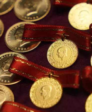 Altın Fiyatları Fren Tutmuyor: Tarihi Rekor Kırıldı, Gram Altın Uçtu