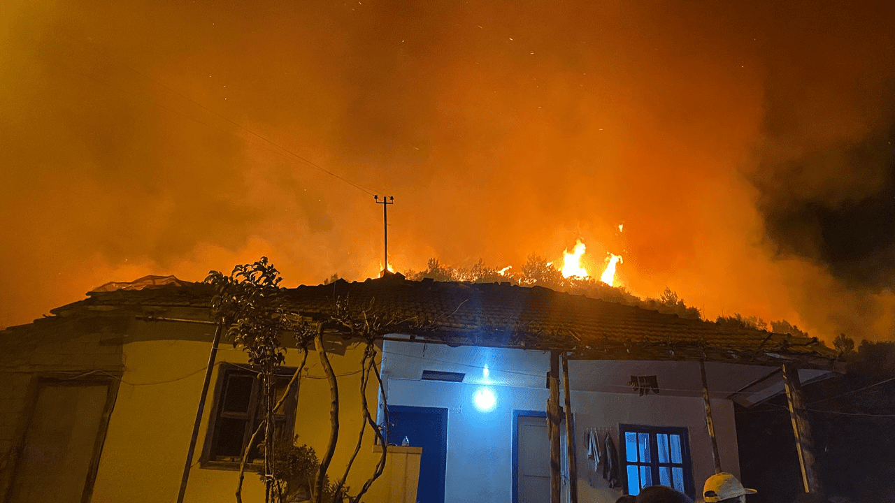 Antalya’da Korkutan Orman Yangını! Kontrol Altına Alındı