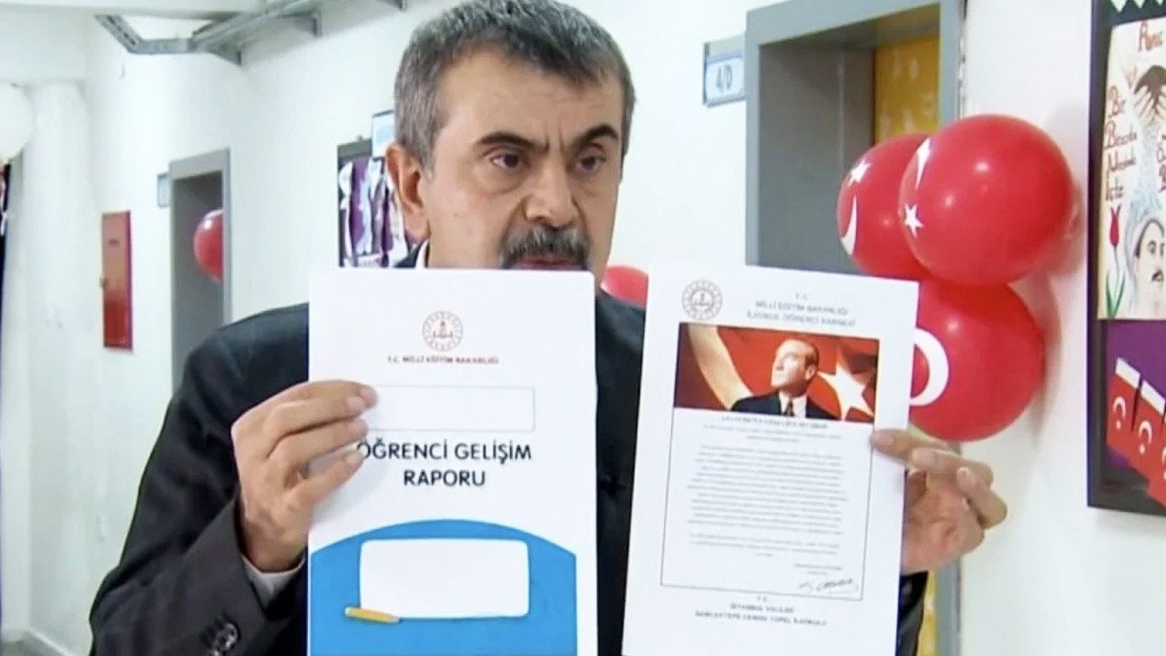 ‘Atatürksüz Karne’ Tartışması: Bakan Tekin’den CHP’ye Sert Sözler: ‘İstanbul’daki Asrın Hırsızlığını Saklamak İstiyorlar’